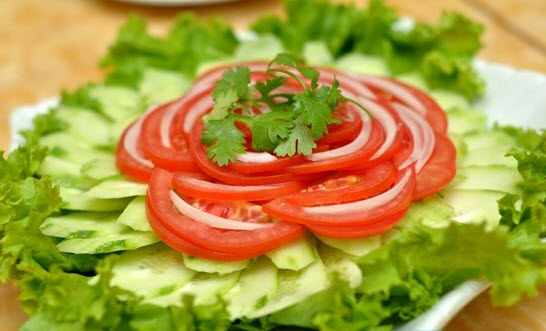 Cách làm salad cà chua dưa chuột tốt cho sức khỏe
