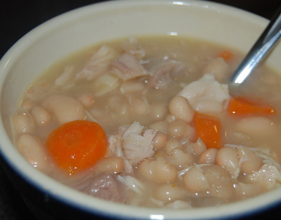 Cách nấu súp đậu trắng thịt gà dinh dưỡng cho trẻ nhỏ